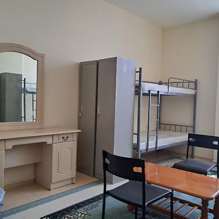 Top House Hostel อาบูดาบี ภายนอก รูปภาพ